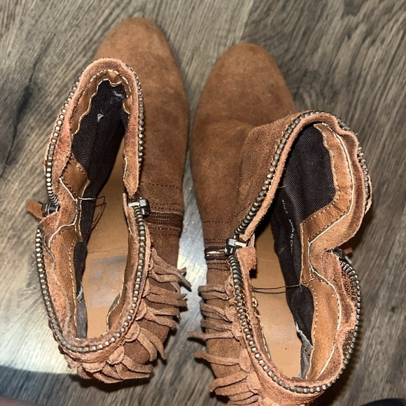 Dolce Vita Fringe Suede Ankle Boots size 7 - Picture 6 of 10